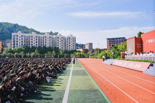 广州南方学院近万新生开学 院士校长汤涛开讲“大学第一课”_南方网