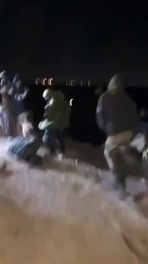 ‎محمود جمال مخامرة‎ on Instagram‎: "اعتدت عصابات المستوطنين بوحشية على المواطنين في قرية المركز بمسافر يطا ليلة أمس، حيث هاجموا الأهالي وشيّدوا حالة من الخوف والفوضى بين السكان. هذا الاعتداء يندرج ضمن سلسلة متصاعدة من الهجمات التي تستهدف حياة الفلسطينيين وأمنهم في المنطقة. Settler gangs brutally assaulted Palestinian residents in the village of Al-Markaz in Masafer Yatta last night, attacking families and spreading fear and chaos among the community. This assault is part of a growing pattern of 