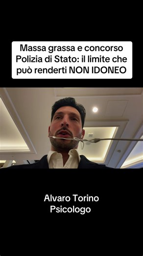 Molti candidati al concorso Allievi Agenti della Polizia di Stato (civili) si concentrano su quiz e prove fisiche… ma sottovalutano un dettaglio decisivo: la massa grassa. ⚠️ Durante gli accertamenti medici viene effettuata la bioimpedenziometria. Se i valori sono fuori parametro, l’esclusione è immediata, anche se sei preparato su tutto il resto. 🎯 In questo video ti spiego: \t•\tqual è il limite di massa grassa previsto \t•\tcome avviene la misurazione \t•\tperché arrivare “al limite” è risch