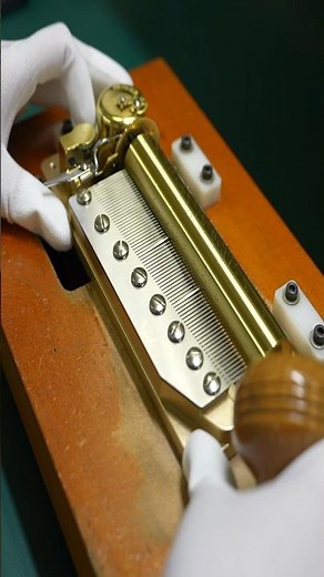 The process of making high-quality music boxes. Japan's only music box factory.