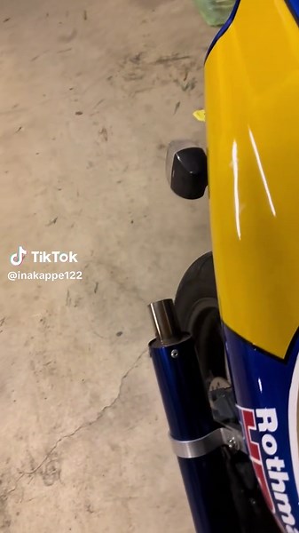 朝ちょー元気に走ってたのに、 電飾系ついてなければ普通に走るし、付けたら被って吹け上がらなくなった。家に着いたらこの動画の通りで7000以上行くとパンッみたいな音なるし笑つい先日キャブOHしてバッテリーも新品に変えた。CDIとかレギュレータが悪さしてるのかなって思うんですけど、なにか他に原因わかる方いたりしますか？語彙力なくてすみません。 #honda #ns1 #ぽしゃれ