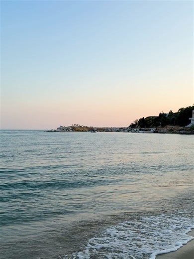 Vee | Model & Fashion and Beauty Creator✨ on Instagram: "I’ll be here @peppermayo #peppermayo #EveningDress #BeachVibes #SunsetStyle #SummerGlow #OOTD"