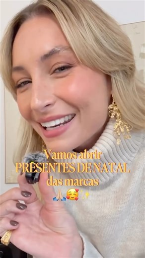 Helena Holstein Beck on Instagram: "Vamos abrir PRESENTES DE NATAL das marcas🙏🏼🥰✨ Thank you @sisleyparisofficial @maccosmetics @caudalie @eucerin @rogergallet @nivea @triipi_lisboa @vichylaboratoires @quiosquepr @lpm_comunicacao @if_comunicacao #oferta"
