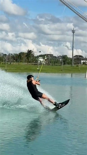 1st morning back in Paradise🌴 It’s a vibe🚀 #wakeboarding #cwcwakepark #wakeboard #airtricks