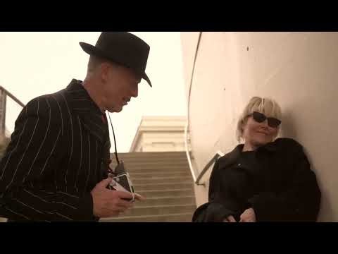 Non - Chapeau Carnivore