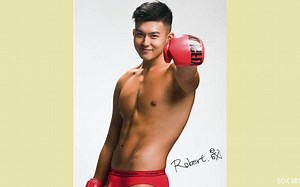 健美可爱幼兽洪仕晟 Robert 展現青春美好的身材。