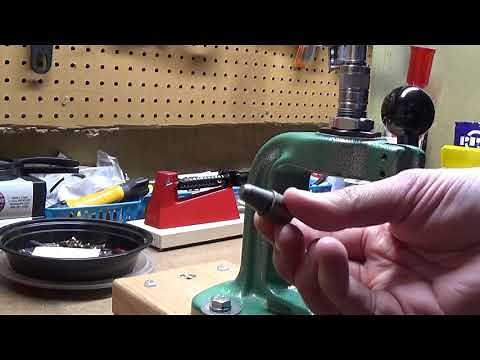 Using the Lee Universal Neck Expanding Die