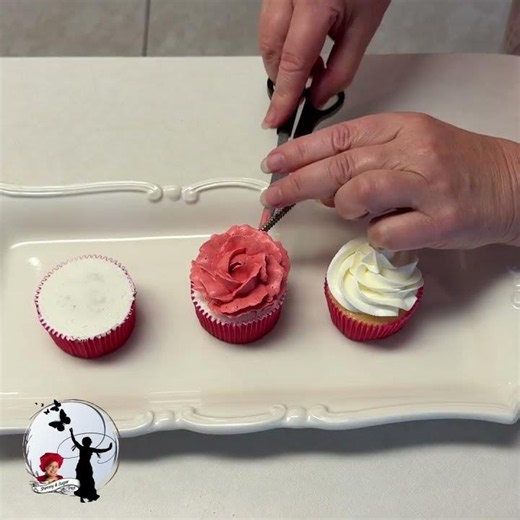 Shimmy and Sugar Cupcake Experience 🍰 Cakes with Lorelie