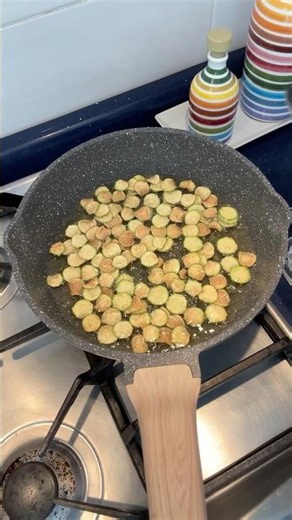 Pasta fredda con zucchine e gamberi 🦐 La ricetta estiva che si prepara in anticipo