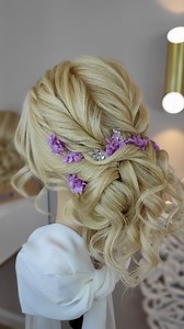 Ist Kreppen überhaupt notwendig? Welche Erfahrungen hast Du durch das Kreppen gemacht? Schreibe es in die Kommentare. 1) Ich bevorzuge das Kreppeisen Tondeo Cerion Profi Crimper Keramik 3266. Mit diesem Kreppeisen entsteht eine feine Kreppung. Die Platten sind so groß wie bei einem gängigem Glätteisen. Von sehr großen Platten rate ich ab, weil oftmals die Kreppung nicht gleichmäßig wird. Auch eine sehr grobe Riffelung lässt das Kreppergebnis eher nach Fasching aussehen. Deshalb empfehle ich das 