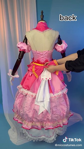 how to put on a Princess Peach cosplay artist: @akuoarts #miccostumes #cosplay #fyp #princesspeach #princesspeachcosplay