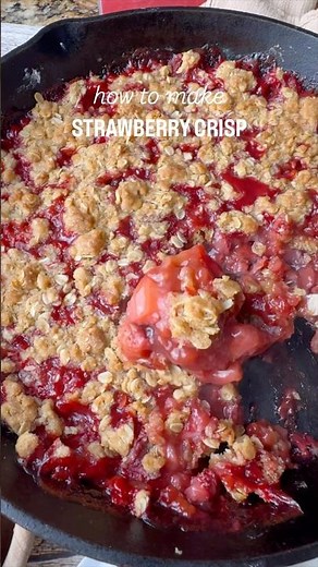 Strawberry Crisp 🍓 #castiron #dessert #dessertideas #recipe