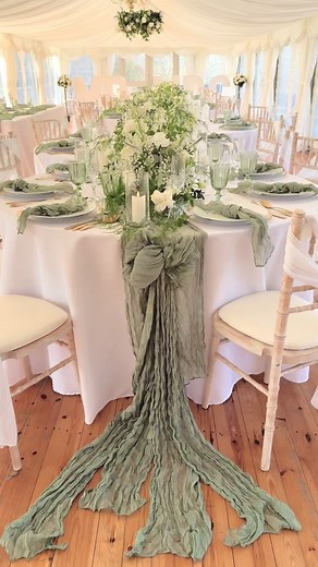 Serpentine Tablescape: Wedding Dreams Unveiled
