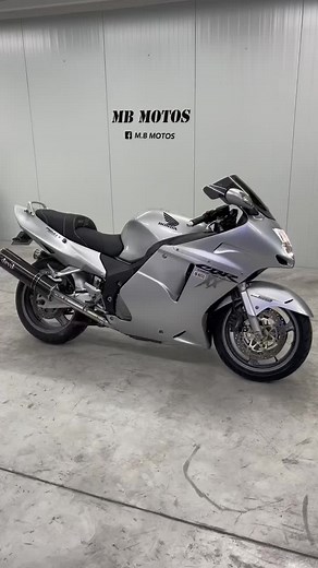 Honda CBR 1100 xx super black bird / premiere main / 10/2003 disponible à la vente chez mbmotos . #for #foryou #foryoupage #foryourpage #f #fy #fyp #fypシ #pour #pourtoi #pourtoipage #moto #motos #motorcycle #motorcycles #motorbike #motorbikes #bike #bikes #bikelife #motorbike #motorbikes #sportive #honda #hondacbr #hondacbr1100xx #hondacbr1100xxsuperblackbird #cbr1100xx #cbr1100xxsuperblackbird #superblackbird #mbmotos