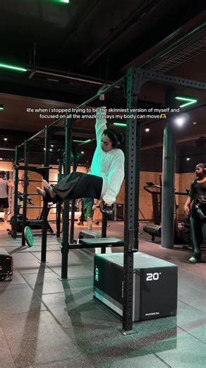 just a girl who grew up with an eating disorder and a horrible relationship with fitness and now after so much struggle finally found comfort in a sport that she doesnt have to change herself for 🙂‍↕️i can do things now that i couldnt do two years ago and thats all i care about 🫶 #fyp #gym #calisthenics #calisthenicsworkout #handstand