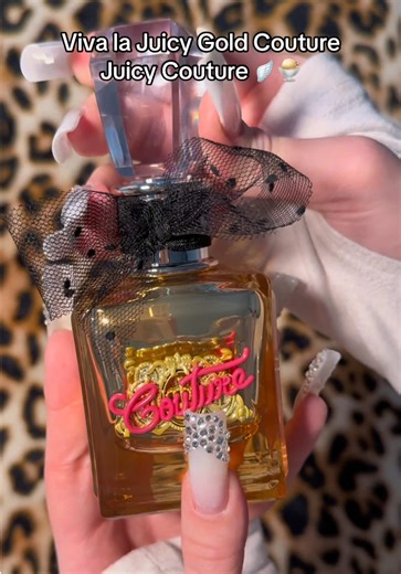 Viva La Juicy Gold Couture @Juicy Couture ✨ Sweet, warm, addictive… Would you wear this perfume? 🩰 #beauty #beautytok #perfumetiktok #asmr #juicycouture