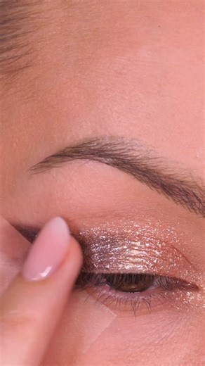 Shonagh Scott | Smokey eyes in second! If blending takes you forever, this quick trick will change everything. A soft, smokey finish in seconds - no fuss,... | Instagram