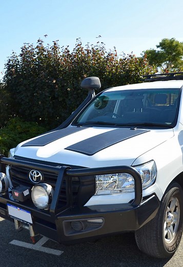 Instalación de paneles solares en Toyota LandCruiser 200