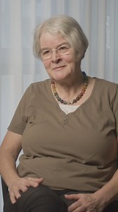 🌳 „Mit jeder Beerdigung auf einem herkömmlichen Friedhof habe ich gespürt: Das will ich nicht.“ Annette hat sich bewusst für ihre Vorsorge entschieden – für FriedWald. Bei einer kostenlosen Waldführung mit dem FriedWald-Förster hat sie erlebt, wie natürlich und friedvoll der Wald als Bestattungsort sein kann. Du kannst diesen Schritt ebenfalls gehen: Lass dich inspirieren, spüre die Ruhe des Waldes und finde deinen eigenen Ort der Vorsorge. 👉 FriedWald bedeutet Freiheit, Natur und ganz viel In