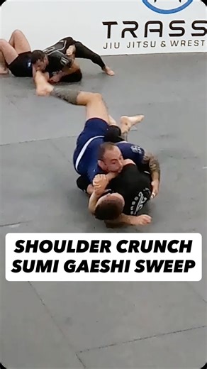Anytime my opponent places their hands to the mat above my shoulders when trying to pass my guard (typically happens with floating passes), it allows me to easily enter into my shoulder crunch / sumi gaeshi sweep 🧹 @michaeltrasso @trassojjw #bjj #jiujitsu #nogi #grappling #grappler | Merge Grappling