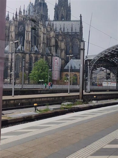 Köln Hbf: Ein Blick auf den Dom