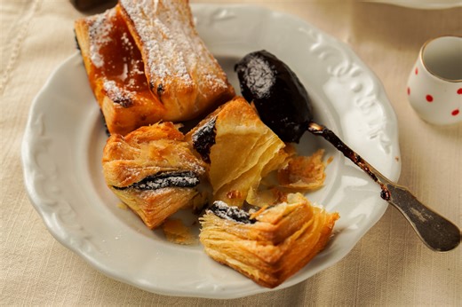 Így sül az egyszerű hájas tészta, a disznóvágások leveles gyöngye