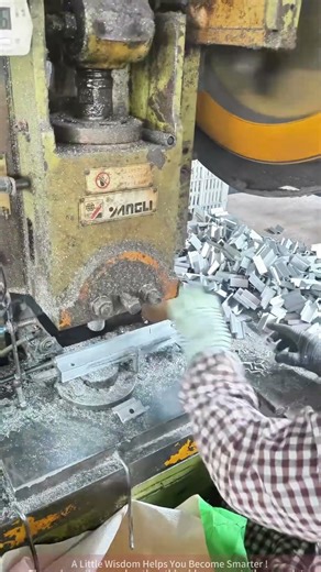 PV Bracket Accessories Pressing Process: Transformation from Raw Material to Finished Product