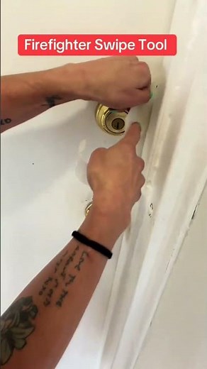 Unlock Doors Fast with This Firefighter Tool Tutorial 🚒💥 #Firefighting #LocksmithHacks