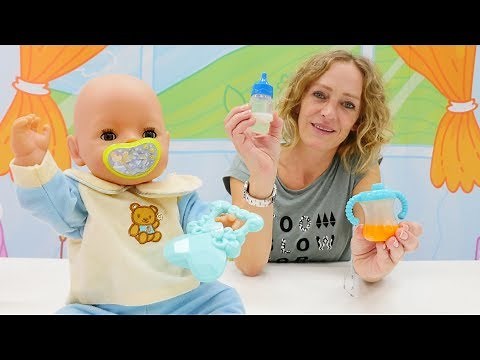 Nicoles Grüne Box - Wir sorgen für unsere Puppe - Spielzeugvideo für Kinder
