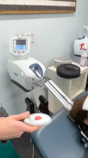 🌟 Cervical Decompression for Radiating Arm Pain! 🌟 If you’ve been dealing with neck pain that shoots down into your shoulder or arm, cervical decompression therapy may be exactly what you need. This gentle, targeted treatment helps create space in the cervical spine, reducing pressure on irritated nerves and easing that radiating discomfort. 💆‍♂️💫 ✨ And great news! This is one of our specials running now through November 26th — so it’s the perfect time to get relief and save! 🙌💙 Whether it