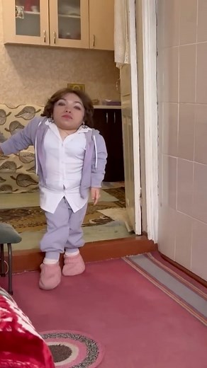 167K views · 2.7K reactions | La 31 de ani are o înălțime de 105 cm și o greutate de 26 de kg. INTERVIUL INTEGRAL ÎL VEDEȚI PE YOUTUBE: https://youtu.be/hONVAGJFUOM?si=HOw1AYcWJOeBij3g | Adrian Prodan | Facebook