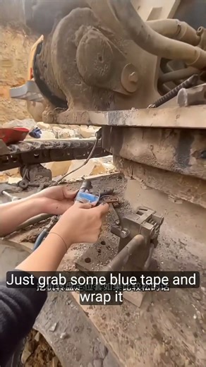 Remove the turntable screwsmineThe drill bit cannot be bent #turninginserts #turningroll #diyrepair