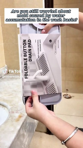 Say goodbye to the messy,soggy countertop! Upgrade your space today.#drainingmat #kitchen #tiktokshop #waterstain #silicone #Dirt #bathroom