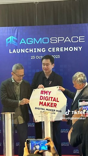 Agmo Space, brought to you by Agmo Studio, has been officially launched at @Multimedia University Cyberjaya on 23rd October 2023. We are thrilled to share that Agmo Space has received the endorsement as a Digital Maker Hub (DMH) and we wholeheartedly congratulate them as the latest #mydigitalmaker – Digital Maker Hub Partners! Agmo Space is your gateway to a world of innovation and creativity, offering hands-on experiences in Coding, Augmented Reality (AR), Virtual Reality (VR), Metaverse, Non-f