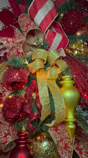 This is the product from the @tmigifts Deck your Decor kit. You get everything you see here plus more! This is a 7 1/2 foot tree and I had product leftover to be able to do a garland and a wreath! There’s a limited supply of kits so get yours now! #christmastreedesigner #christmasdecor #tips #tutorials | Deck.your.decor