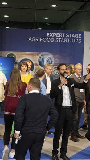 🌍 Internationales Fachprogramm auf der #AGRITECHNICA 2025 Von Nachhaltigkeit bis Künstliche Intelligenz – das Fachprogramm bietet spannende Einblicke in die Zukunft von Pflanzenbau und Landtechnik. 📍 DLG-Spotlights: Live-Demonstrationen und Sonderschauen zu Fokusthemen der Weltleitmesse 💡 DLG-Expert Stages und Pop-up Talks 🤝 Austausch mit Expert:innen & Praktiker:innen Im Veranstaltungskalender auf unserer Website oder in der AGRITECHNICA-App findet ihr einen Überblick über alle Veranstaltun