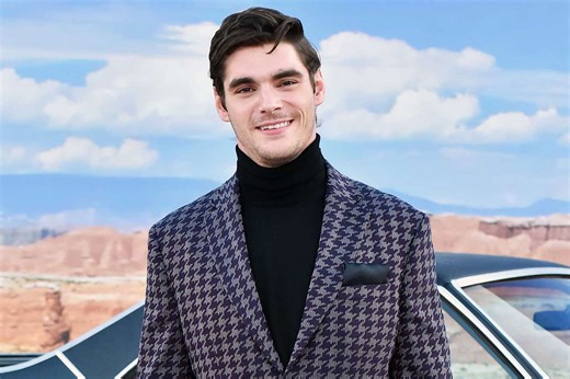 'Breaking Bad' alum RJ Mitte is engaged