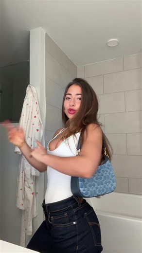 4th grade me was listening to this thinking about why people like broccoli?? i was not touching ts at dinner time ??