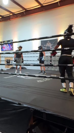 Boxing壘 practice every✊ Monday and Tuesday 7:30 pm with my 兩 #boxing | ivan_dancha | Facebook