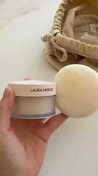 Laura Mercier translucent loose setting powder blurs & sets your makeup with no photo flashback