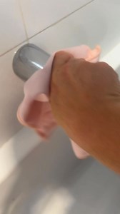 Glass Cleaning Cloth a MUST HAVE 👏 #cleaning #cleaner #CleaningHacks #cleaningtips #tutorial #tiktok #glass #cloths Kmart Australia | Housekeeping Heroes