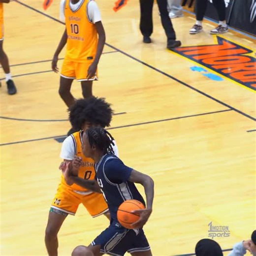 Jahda Swann through the lane 🛫 yk.jahda | 1 Motion Sports