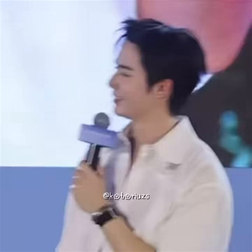 he can’t even act cool my poor zeepruk ✊🏻😭