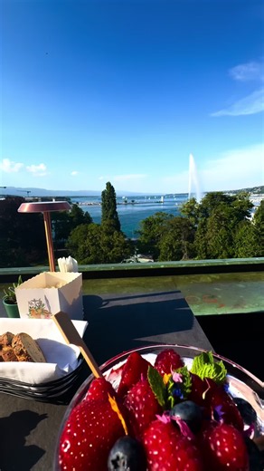 Geneva travel highlights: Jet d'Eau, lakefront and fountains