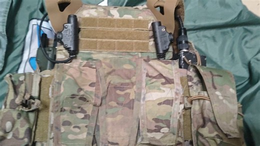 cag/1st sfod-d记录或者介绍一下我自己小队长的背心配置 可能比较跨时期 东西是看我心情换的 欢迎大家交流