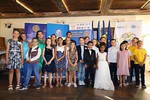 FOTO / VIDEO: Prima conferință Districtuală Rotakids din Romania a avut loc, sâmbătă, la Alba Iulia, la Domeniile Mar’tinutzi. S-au lansat 100 de baloane galbene prin care s-a marcat Anul Centenarului