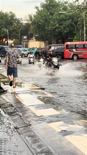 Bali First Rain Shock! Kuta Streets Under Water