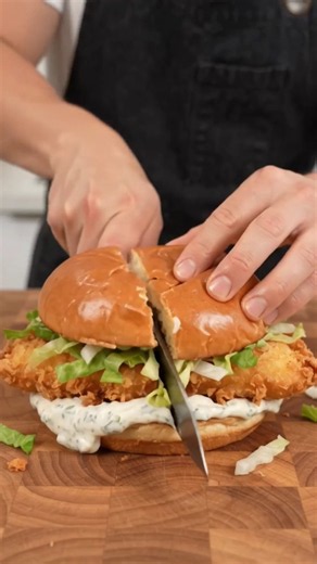 🐟🔥Crispy Fish Sandwich Recipe | Super Crunchy & Delicious #Shorts #shortsfeed #crispyfish #usashorts