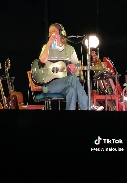 Lizzy McAlpine Cute Coughing Fit Moment - Live in Melbourne