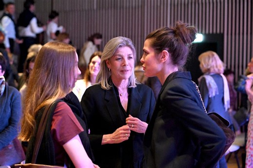 Charlotte Casiraghi présente son livre : Caroline de Monaco et Alexandra de Hanovre affichent discrètement leur soutien